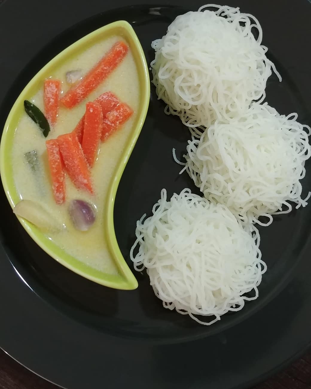 Idiyappam with Sothi